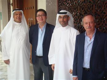 从左至右依次为:Pan Gulf 控股公司主席Hamdan Al Hamdan,松原产业株式会社主席兼首席执行官朴钟昊(Jongho Park),Polysys Industries 创办人兼主席Mohamed Al Muhairy, 以及松原产业株式会社首席运营官 Maurizio Butti。
(图片来源: 松原产业株式会社.)