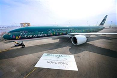 PPG工业公司(纽约证交所代码: PPG)航空材料事业部日前为国泰航空的一架波音777-300ER飞机披上华丽外衣。这架名为“香港精神号”的飞机是国泰航空为响应香港特区政府发起的“家是香港”活动而特别打造。PPG航空材料提供的涂料产品包括DESOPRIME® HS/CA 7700底漆及DesoGel EAP- 12水性无铬酸盐转化剂环保预处理系统,并为国泰航空量身定制了8款颜色的DESOTHANE® HS/CA 8800面漆。(图片来自国泰航空)