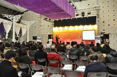 PPG hosted a seminar on the features and processing of TRIVEX(R) optical lens material.