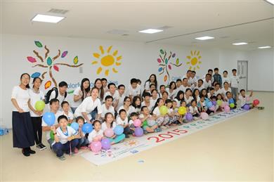 Volunteers from PPG’s Tianjin plant participated in the “Colorful Communities” activity.
